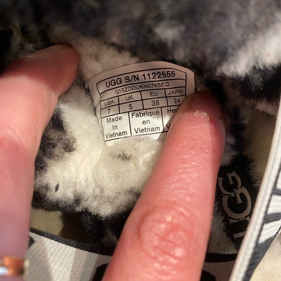 Ugg slides - Picture 2 of 4